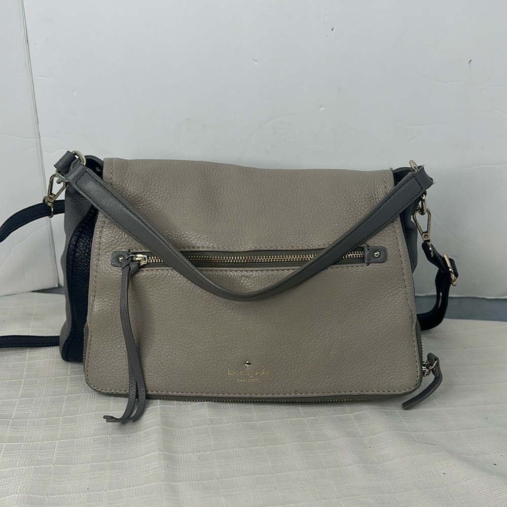 Kate Spade Cobble Hill Toddy in color block Grey/ Black